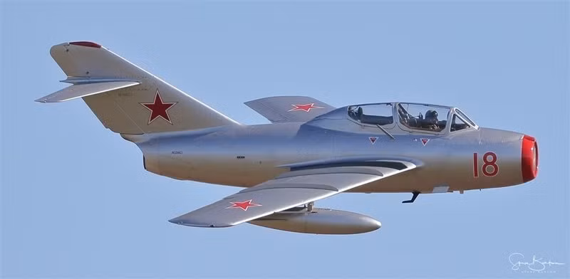 MiG-15 được Liên Xô sản xuất vào cuối những năm 1940. Đây là một trong những chiến đấu cơ được sản xuất hàng loạt để cung cấp cho nhiều quốc gia trên thế giới.