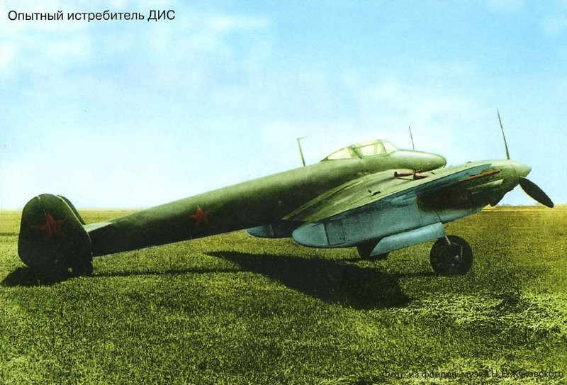 MiG-8 còn có biệt danh MiG-8 “Duck”. Nó được chế tạo vào năm 1945.