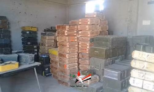 Theo Al Masdar News ngày 27/6, Quân đội Syria đã tịch thu lượng lớn vũ khí mà các tay súng phiến quân bỏ lại tại thị trấn Busra Al-Harir và Maliha Al-Atash ở Đông Bắc Daraa sau khi giành lại quyền kiểm soát hoàn toàn các khu vực này. Ảnh: AMN.