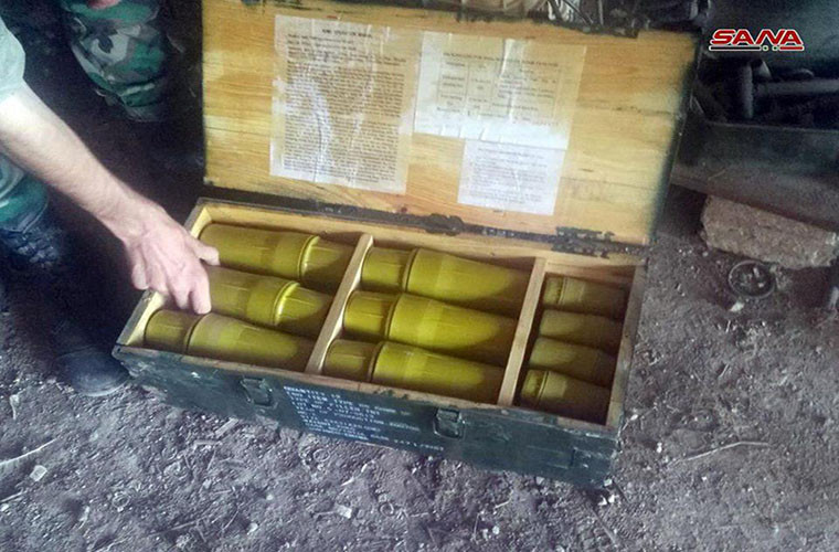 Nguồn tin cho hay, các tay súng nổi dậy vội vàng rút khỏi Maliha Al-Atash và Busra Al-Harir về phía nam tới thị trấn Al-Hirak mà không kịp mang theo số vũ khí trên. Ảnh: SANA.