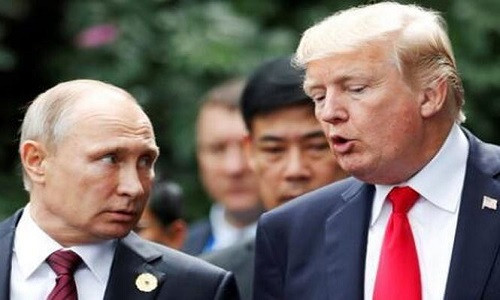Tổng thống Nga Putin (trái) và người đồng cấp Mỹ Donald Trump.