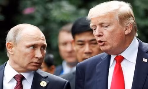 Tổng thống Nga Putin (trái) và người đồng cấp Mỹ Donald Trump.