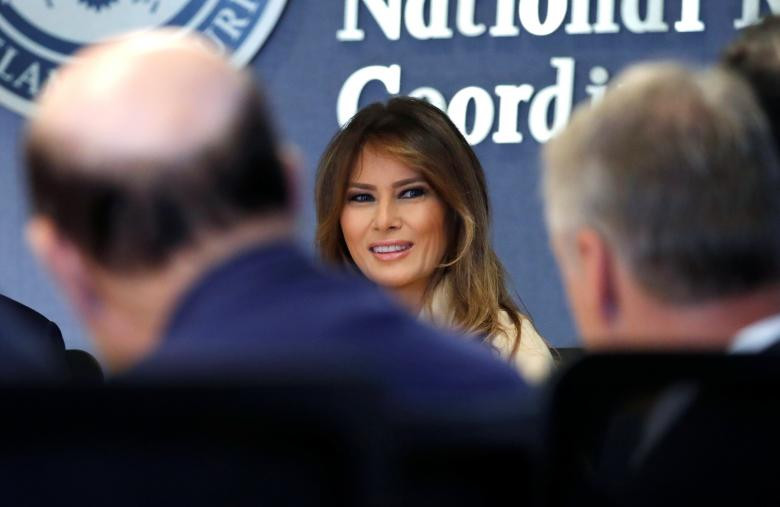 Được biết, đây là lần xuất hiện trước công chúng đầu tiên của bà Trump gần một tháng sau khi bà trải qua ca phẫu thuật thận và phải nằm viện điều trị nhiều ngày sau đó.