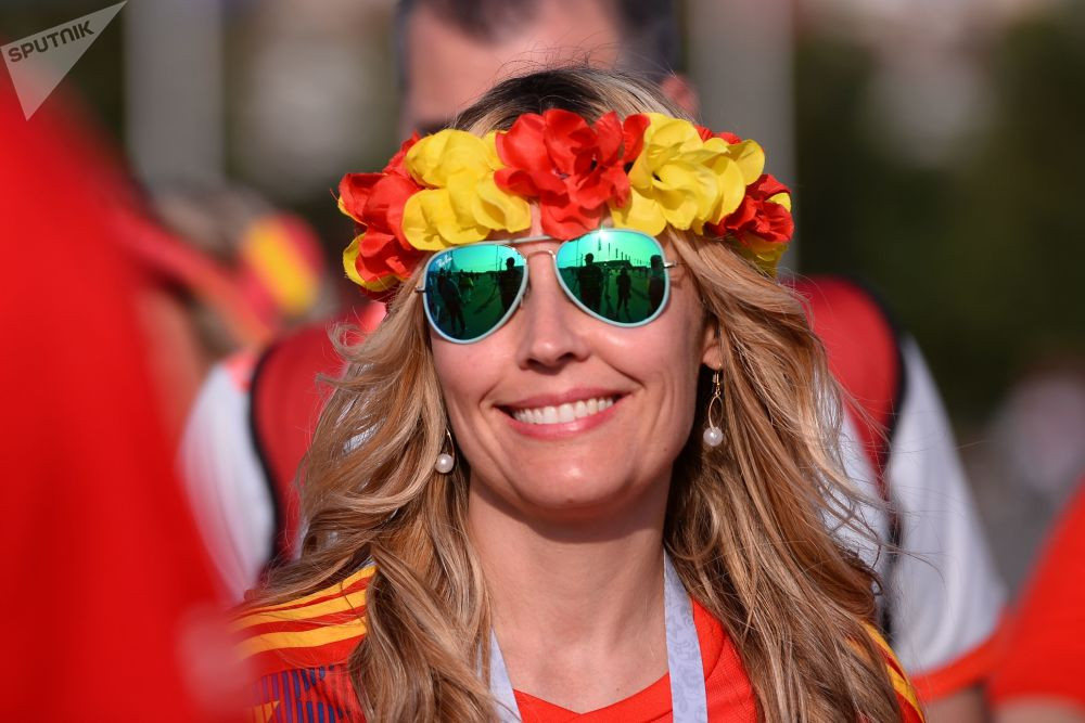 Một nữ cổ động viên của đội tuyển Tây Ban Nha.