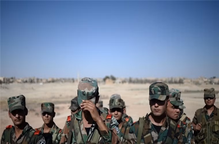 Theo đó, các tay súng nổi dậy Jaysh Al-Mughawir Al-Thoura đã tấn công căn cứ Quân đội Syria tại thị trấn Al-Aliyaneh ở vùng nông thôn phía đông nam tỉnh Homs, khiến một binh sĩ chính phủ thiệt mạng. Ảnh: FNA.