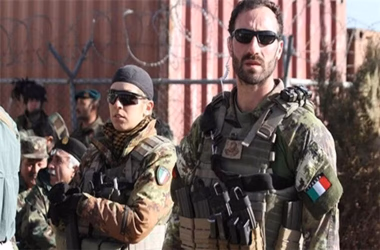 Trước đó, hãng thông tấn Anadolu của Thổ Nhĩ Kỳ đưa tin ngày 13/6, hàng chục binh sĩ và cố vấn quân sự Italy đã được triển khai tới mỏ dầu al-Omar, một trong những mỏ dầu lớn nhất ở Deir Ezzor. Ảnh: FNA.