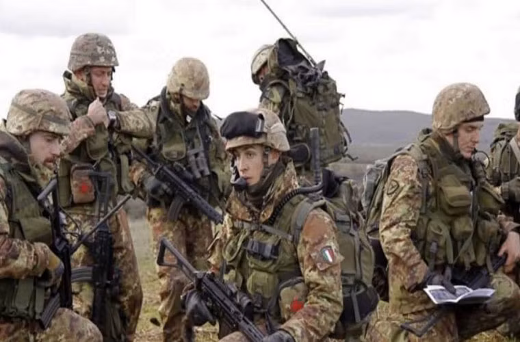 Trong diễn biến khác, Italy được cho là đã triển khai thêm binh sĩ tới một căn cứ quân sự gần mỏ dầu Al-Omar ở Đông Deir Ezzor nhằm hỗ trợ lực lượng người Kurd. Ảnh: AMN.