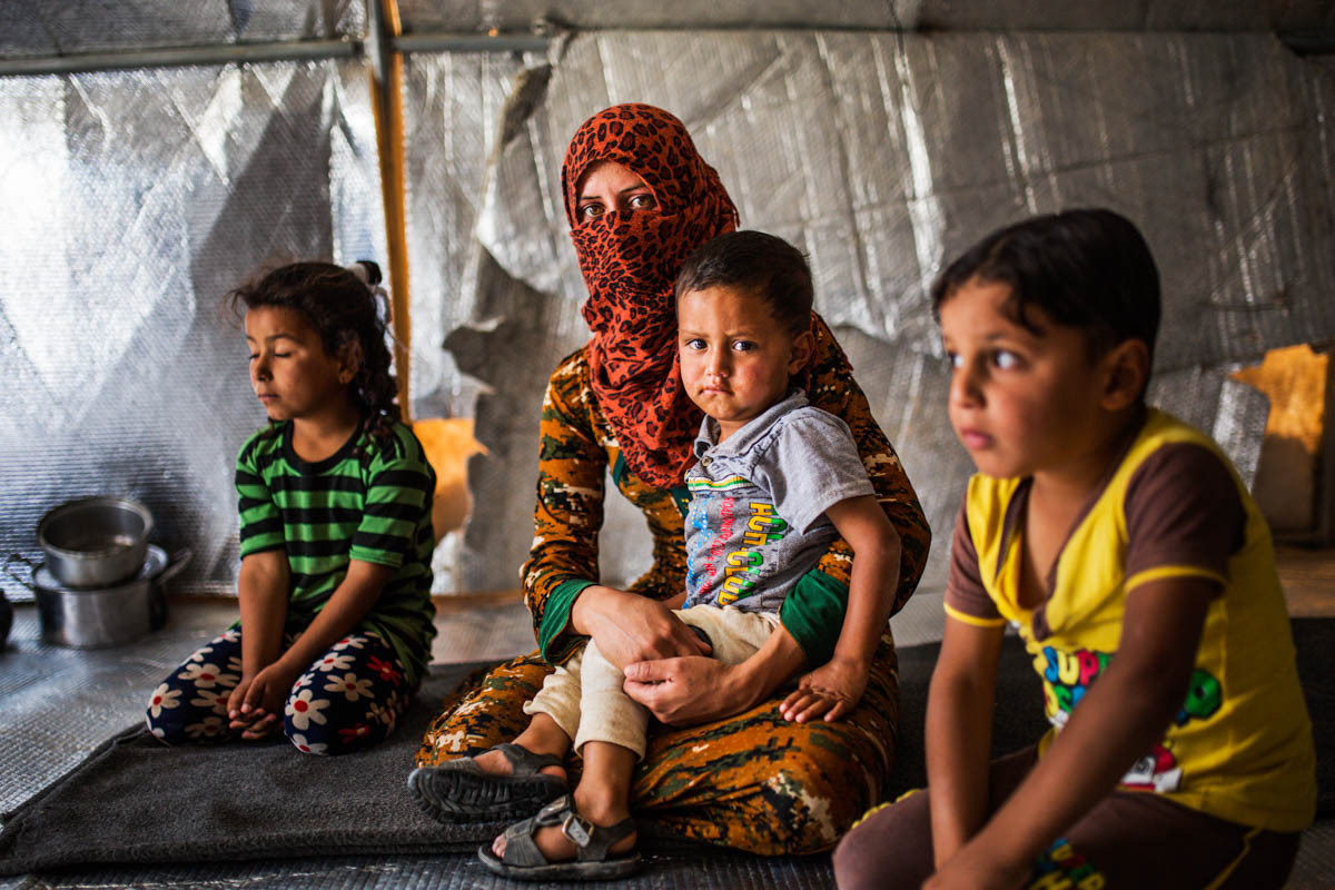 Hijan, sinh năm 1994, đến từ Sadaqiyye, gần Hawija. Cô hiện đang bị tạm giam trong khu trại Shaham, gần Tikrit, cùng các con của mình. Được biết, nhiều người thân của các tay súng IS đang bị giam giữ trong các khu trại khác nhau trên khắp đất nước Iraq.