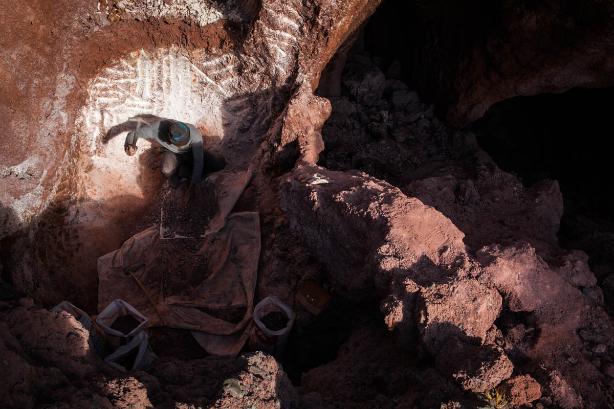 Những thợ mỏ như Said Hevgouz đã khai thác muối tại những mỏ này trong hàng chục năm qua. Không có công ty thương mại nào muốn đầu tư vào đây.