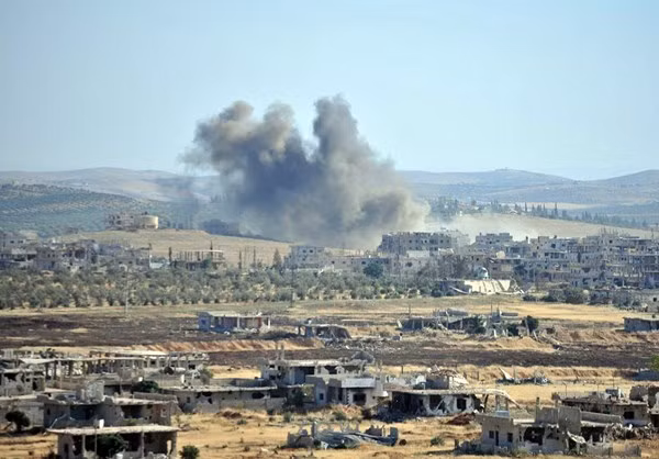 Hiện tại, các binh sĩ Syria đang có mặt tại vùng ngoại ô Al-Hirak, mục tiêu lớn tiếp theo của họ ở Tây Nam Syria. Nếu chiếm được Al-Hirak, Quân đội Syria sẽ dễ dàng tiến quân về phía nam tới cửa khẩu Nasib và thành phố lịch sử Busra Al-Sham. Ảnh: FNA.