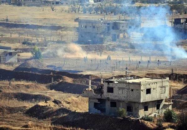 Trong diễn biến gần nhất, ngày 27/6, lực lượng chính phủ Damascus đã mở một mặt trận mới ở Đông Daraa nhằm giành lại quyền kiểm soát cửa khẩu Nasib chiến lược nằm trên đường biên giới Nam Daraa với Jordan. Ảnh: FNA.