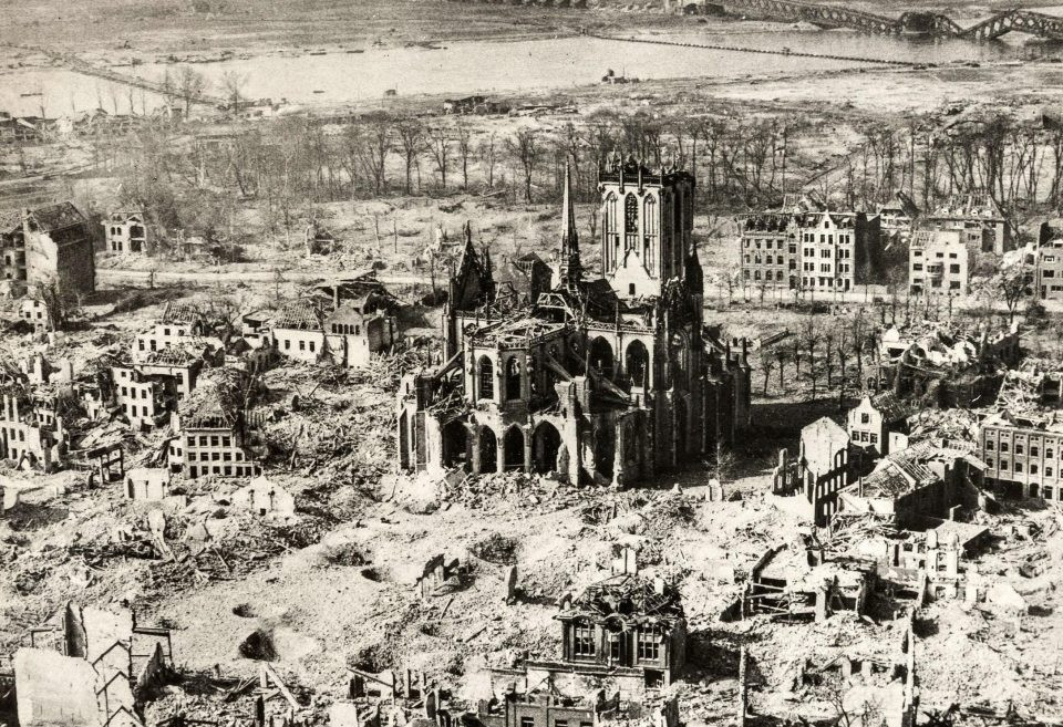 Thị trấn Wesel của Đức bị tàn phá nặng nề hồi tháng 3/1945 trong một bức ảnh chụp từ trên cao. Mời độc giả xem thêm video: Châu Á kỷ niệm ngày kết thúc Chiến tranh Thế giới thứ hai hồi năm 2013 (Nguồn: VTC14)