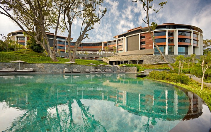 Một hồ bơi bên trong khách sạn Capella nằm trên hòn đảo nghỉ dưỡng Sentosa. Ảnh: Reuters.