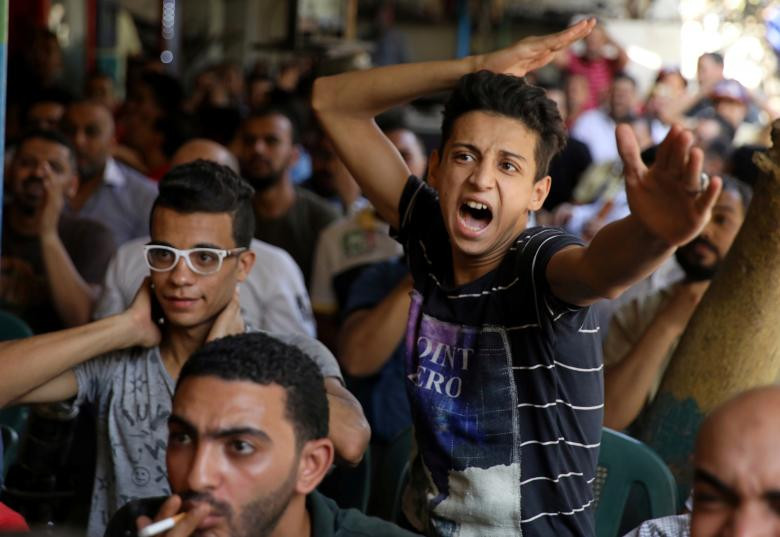 Biểu cảm của cổ động viên Ai Cập khi xem trận đấu giữa Ai Cập và Uruguay.