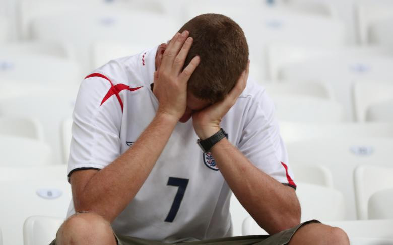 Người hâm mộ đội tuyển Anh có vẻ lo lắng, hồi hộp trước trận đấu với Tunisia.