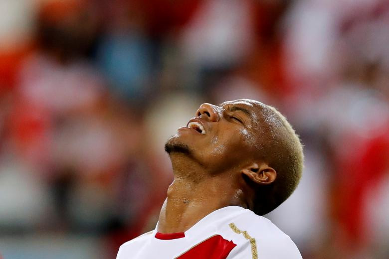 Cầu thủ Andre Carrillo của Peru tiếc nuối sau khi bỏ lỡ cơ hội ghi bàn thắng trước Đan Mạch.