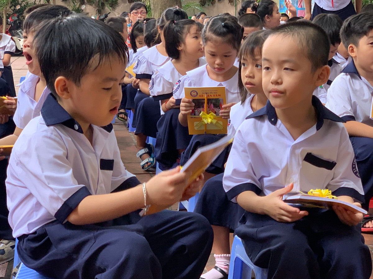 Niềm vui trong ngày khai giảng năm học mới.