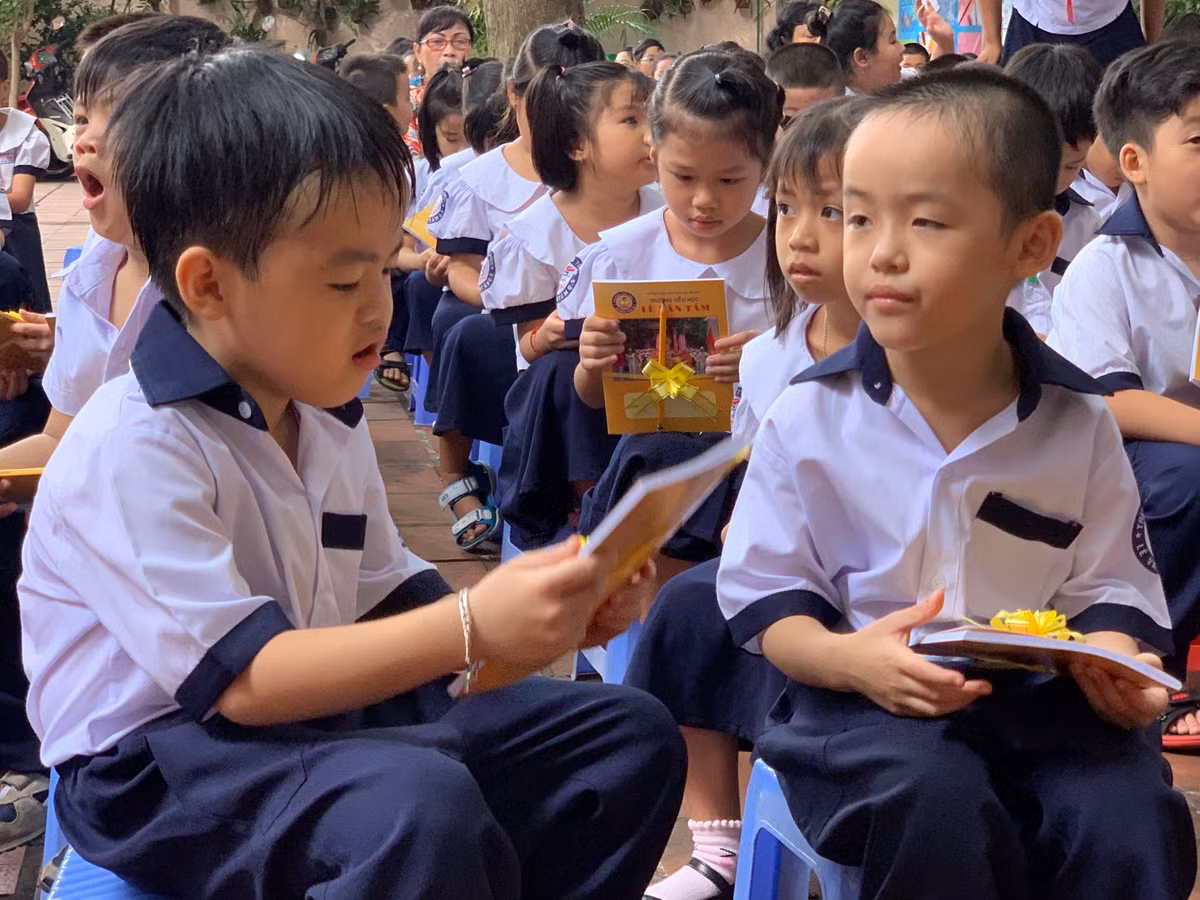 Niềm vui trong ngày khai giảng năm học mới.