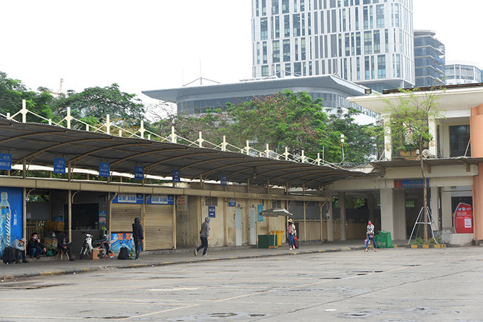 Đối với các tuyến dưới 100 km và chỉ vận chuyển hành khách tối đa 1 chuyến/ngày đối với các tuyến còn lại; đảm bảo số lượng hành khách trên 1 chuyến xe không quá 50% số ghế trên xe và không quá 20 người.