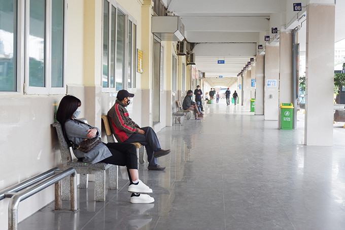 Tại bến xe Giáp Bát cũng giống tình cảnh như bên xe Mỹ Đình gần như không có khách.