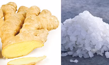 Chỉ cần một chén muối biển, 1 kg gừng, 1 chiếc khăn bông. Rang muối và gừng thật nóng sau đó hòa vào nhau và đem khăn bông bọc lại chườm nhẹ nhàng đến khi nhiệt độ giảm thì ngưng. Kiên trì áp dụng sẽ được vòng bụng mơ ước. Ảnh: Internet.