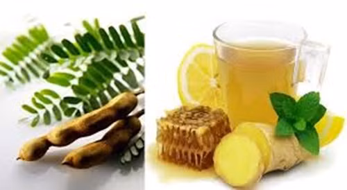 Lá me, gừng và nước cốt chanh. Dùng 3 nắm lá me tươi rửa sạch cho cùng một củ gừng cắt lát mỏng. Thêm 2 bát nước đun lửa nhỏ còn lại khoảng 1 bát thì tắt bếp và chắt lấy nước bỏ bã. Cho tiếp phần nước thu được vào nồi và cho thêm 3 thìa đường, đun cho đến khi đặc quánh là được. Dùng nước cốt của 5 quả chanh tươi khuấy đều cùng nước me đã đun và uống. Ảnh: Huffington Post.