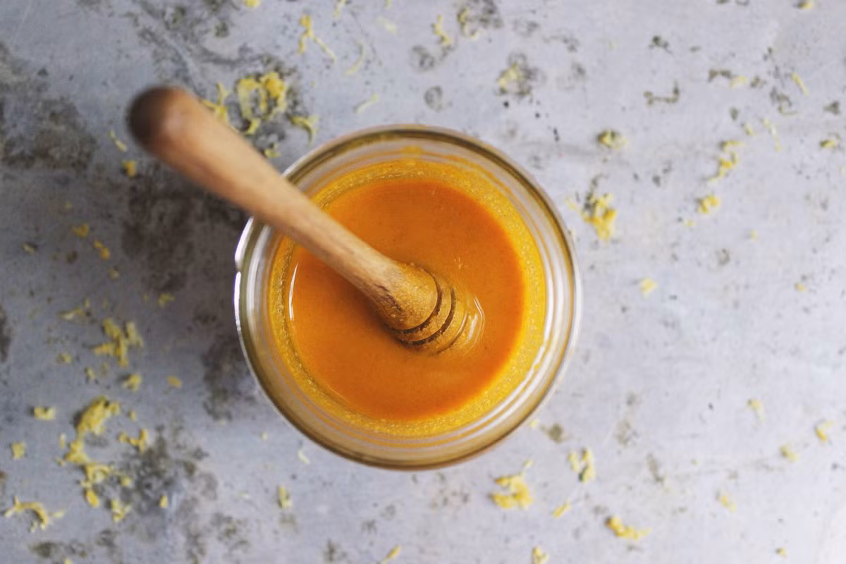 Ủ nước này trong 3 ngày nơi thoáng mát và sau đó vớt bác ra cho vào tủ lạnh sau 1 tuần có thể dùng. Mỗi ngày dùng 1-2 thìa canh, ngày dùng 2 lần. Duy trì đều đặn người bệnh ung thư sẽ khỏe.Ảnh: Best Herbal Health.