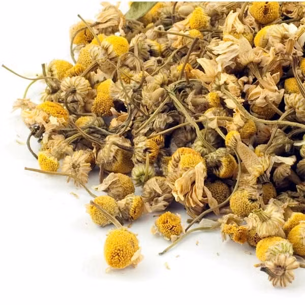 Sử dụng trà hoa cúc 2 -3 lần.tuần, những sợi lông chân xấu xí sẽ nhanh chóng biến mất, để lại làn da căng bóng và mịn màng. (Nguồn Time4tea)