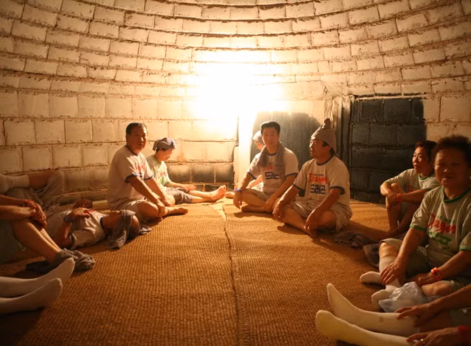 Việc vừa xông hơi vừa tập thể dục khiến cơ thể bị mất nước và muối nhiều hơn, nhanh hơn, dễ dẫn đến hiện tượng “say nóng”. (Nguồn Seoulpencilhostel)