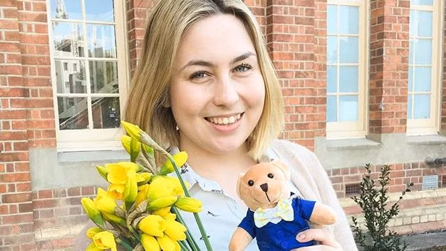 Suyt chet vi ung thu buong trung nhung bi chan doan viem ruot thua-Hinh-2