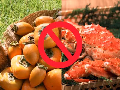 Hoa quả và hải sản. Không nên ăn trái cây ngay khi vừa ăn hải sản xong bởi trái cây chứa nhiều axit tanic, khi gặp protein trong hải sản sẽ kết tủa và làm cho dạ dày khó tiêu hóa khiến người dùng bị tiêu chảy hoặc nôn mửa. Ảnh: Haisantuoisong.