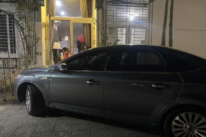  Kỷ luật cán bộ Sở Nội vụ Thừa Thiên - Huế đậu xe sai, thách thức dân: Ngày 6/5, ông Bạch Chơn Đông - Giám đốc sở Nội vụ tỉnh Thừa Thiên-Huế cho biết, vừa ký quyết định kỷ luật khiển trách đối với ông Hà Tiến Dũng - Phó trưởng Phòng xây dựng chính quyền và công tác thanh niên (Sở Nội Vụ). Ông Dũng bị kỷ luật liên quan tới vụ bị tố cáo đậu xe ô tô sai còn thách thức, đe dọa người dân. 