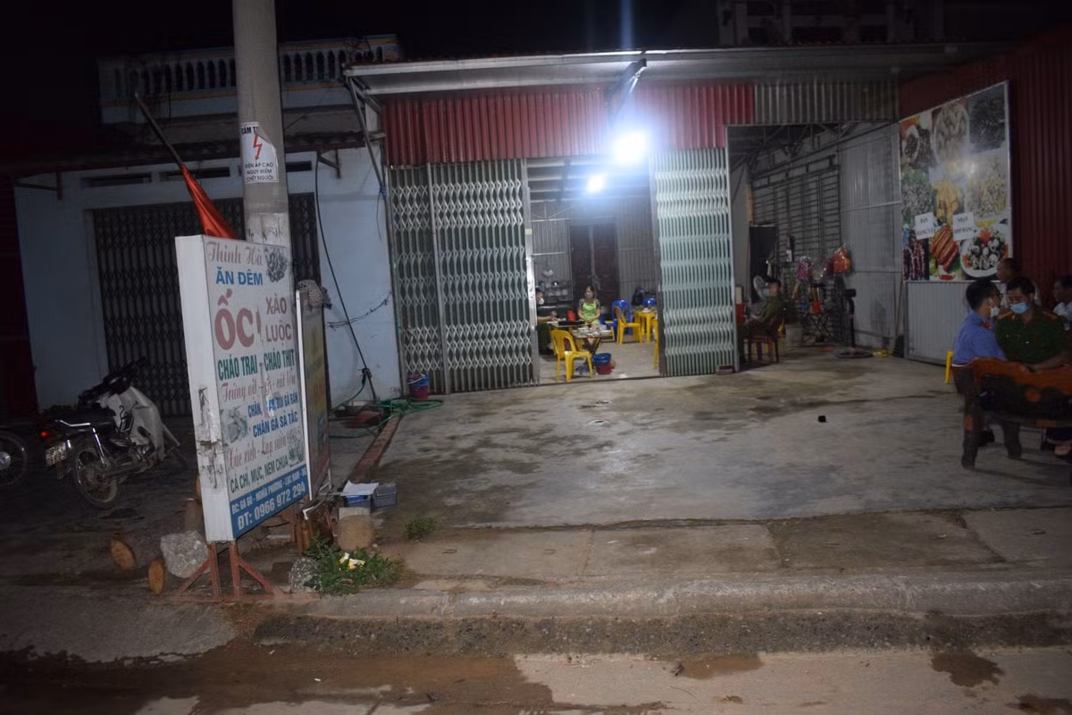 Trước đó, khoảng 22h ngày 8/5, tại quán ăn đêm của chị Ngô Thị Hà (SN 1980, ở thôn Ba Gò, xã Nghĩa Phương, huyện Lục Nam) xảy ra xô xát đánh nhau giữa 2 nhóm thanh niên ngồi ăn ở 2 bàn khác nhau. Cụ thể: Nhóm 1 gồm: Tạ Đăng Cường (SN 1994, trú huyện Gia Bình, Bắc Ninh); Vi Văn Nam (SN 1993) và Nguyễn Văn Quyền (SN 1996 cùng trú tại thôn Bãi Ô, xã Nghĩa Phương, huyện Lục Nam). 