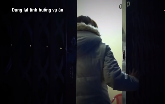 Quá trình chị Thủy nằm viện đã đưa chìa khóa nhà cho Mai và nhờ về nhà mẹ đẻ lấy thẻ bảo hiểm y tế nhưng Mai tiện tay lấy luôn quyển sổ tiết kiệm 58 triệu đồng và quyển sổ hộ khẩu của gia đình chị Thủy.