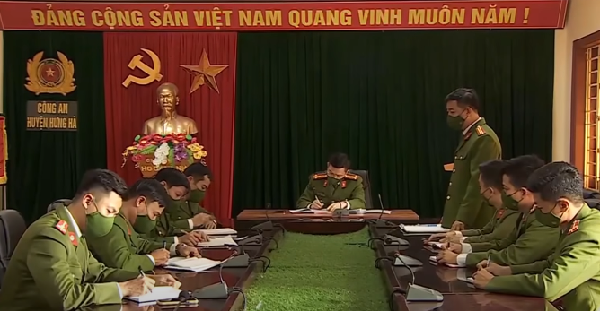 Qua điều tra, Công an đã nắm được nhân thân của Vũ Tuyết Mai (SN 1993, trú tại phường Phú Thượng, quận Tây Hồ, Hà Nội). Cô ta quê ở Bắc Giang, có hoàn cảnh đặc biệt khi bố nghiện rượu, mẹ bị tai biến nên phải sống với họ hàng. Dù hoàn cảnh như vậy nhưng Mai học rất giỏi, từng đỗ Đại học Kinh tế Quốc dân nhưng học 2 năm thì nghỉ vì có bầu. Sau khi sinh con, gia đình người đàn ông kia không cho cưới nên Mai đưa con cho họ rồi lang thang ở Hà Nội.