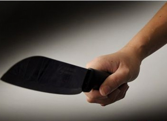  Bị chê lười làm việc, dùng dao đâm chết bạn nhậu: Trong quá trình nhậu tại quán bia Hưng Liên ở phường Phúc Thắng (TP Phúc Yên, Vĩnh Phúc), giữa anh N.V.C. (SN 1988) và Nguyễn Quang Trung (SN 1981, đều ở Hà Nội) xảy ra mâu thuẫn, đánh nhau do anh C. nói Trung lười làm việc. Trung đã lấy dao đâm anh C. tử vong. Ngày 5/5, Công an tỉnh Vĩnh Phúc cho biết vừa khởi tố, bắt tạm giam Trung. (Ảnh minh họa) 