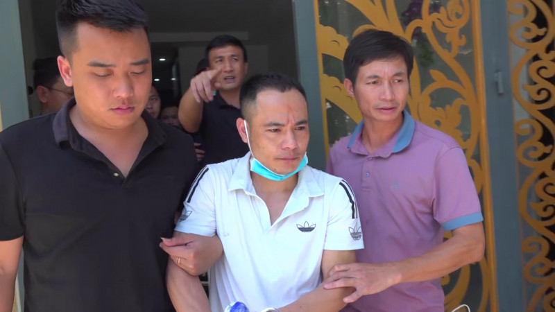 Cùng thời điểm trên, lực lượng của Phòng Cảnh sát hình sự, Công an tỉnh Đồng Nai phối hợp với Cục Cảnh sát hình sự, Bộ Công an và Công an tỉnh Yên Bái đã bắt Nguyễn Văn Trọng và Phạm Văn Đồng khi các đối tượng đang lẩn trốn trọng một căn nhà trên đường N3, khu phố 3, phường Thống Nhất, TP Biên Hòa. 