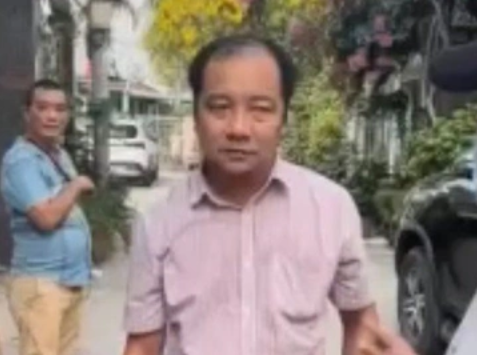 Sau một lúc cự cãi, nhóm người này lao vào hành hung chị H., dùng tay chân tấn công vào đầu và cơ thể chị này. Phát hiện sự việc, một số người hàng xóm chạy lại can ngăn cũng bị nhóm này tấn công phải bỏ chạy. Đáng chú ý, trong nhóm người tấn công chị H. và hàng xóm có đại úy Trần Xuân Phương, công tác tại phòng PC06 Công an tỉnh Bình Dương. 