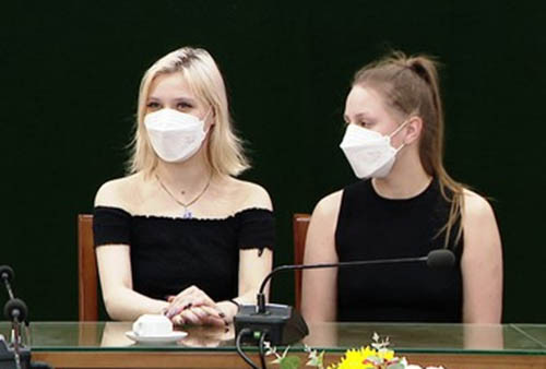 Vu chiem doat dien thoai cua 2 du khach Nga: Tai xe khai gi?-Hinh-2