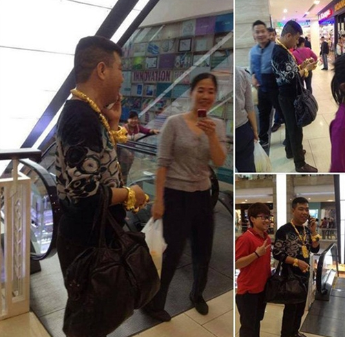 Tùng “vâu” từng “tâm sự”: “Tôi quan niệm đeo vàng là để đem lại nhiều sự may mắn, phát tài phát lộc nên hay đeo khi đi ra ngoài. Nhất là đi lễ chùa, tôi thường hay đeo. Hình ảnh các bạn nhìn tại trung tâm thương mại, đó là sau khi đi lễ chùa…Số lượng vàng tôi đeo trên người không tính bằng cây mà tính bằng cân. Mỗi bộ trang sức gồm dây chuyền, vòng tay, nhẫn... khoảng 2kg, tính cả mặt đá thì giá trị mỗi bộ này khoảng 5 tỷ đồng.