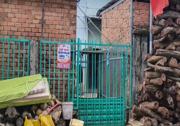  Công nhân tử vong cạnh máy hấp hạt điều: Chiều 4/5, Công an thị xã Phước Long, tỉnh Bình Phước cho biết đã hoàn tất khám nghiệm tử thi để điều tra cái chết của ông Phan Văn Tài (45 tuổi, quê Cà Mau). Ông Tài là công nhân của xưởng sản xuất hạt điều Thành Tài đóng trên địa bàn thị xã Phước Long. Theo đó, tối 3/5, ông Tài được phát hiện tử vong cạnh máy hấp hạt điều. 