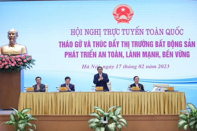 Toàn cảnh thị trường bất động sản: Những vướng mắc cần tháo gỡ Toan canh thi truong bat dong san: Nhung vuong mac can thao go