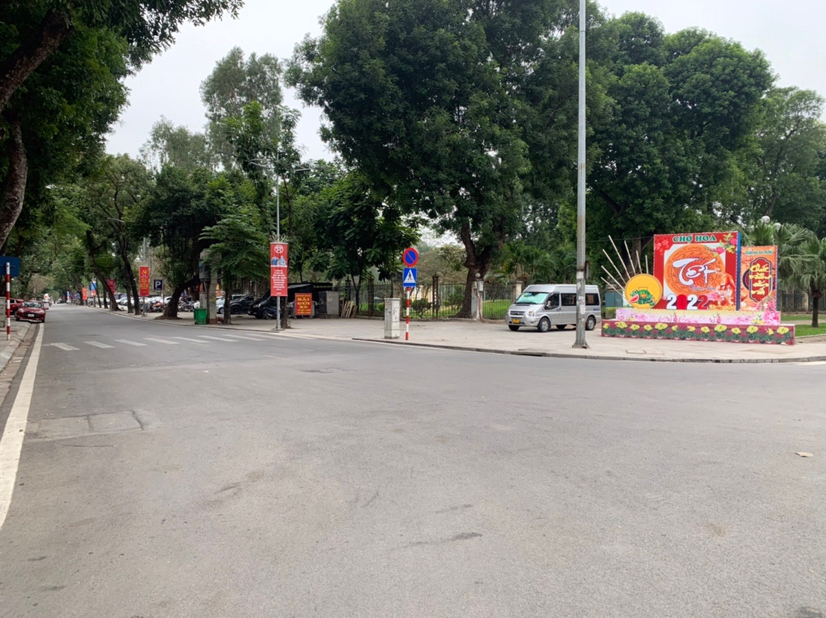 Dịch bệnh COVID-19 cùng làm người dân ít ra đường hơn.