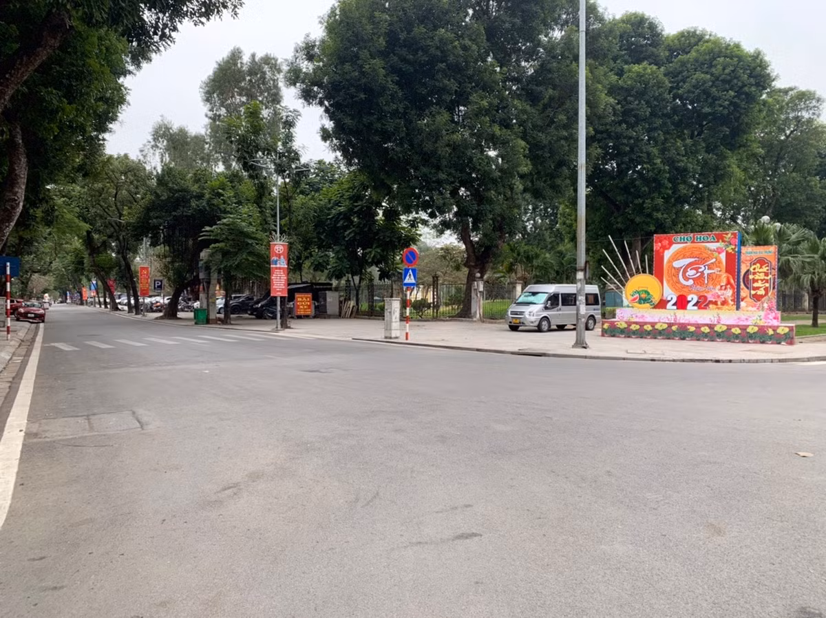 Dịch bệnh COVID-19 cùng làm người dân ít ra đường hơn.