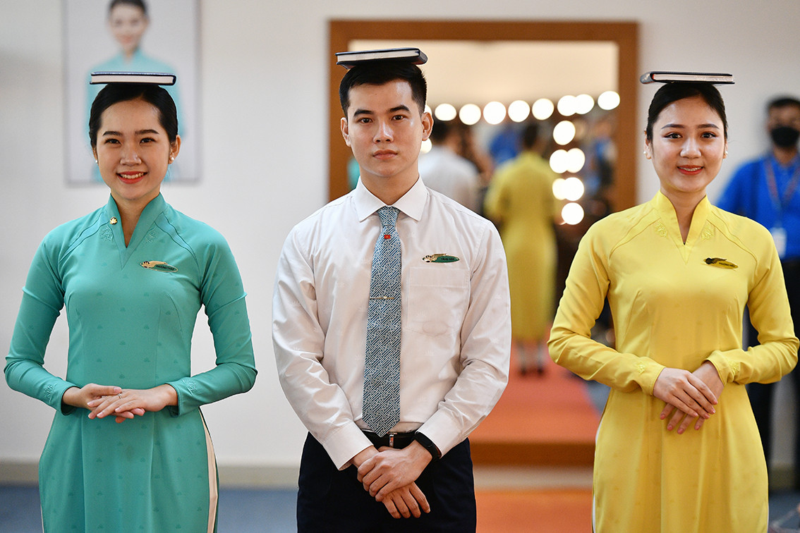 Với những bạn yêu thích nghề tiếp viên hàng không sẽ được trực tiếp khám phá công việc này.