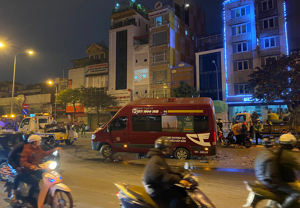 Hien truong vu tai nan kinh hoang ngay giua duong pho Ha Noi