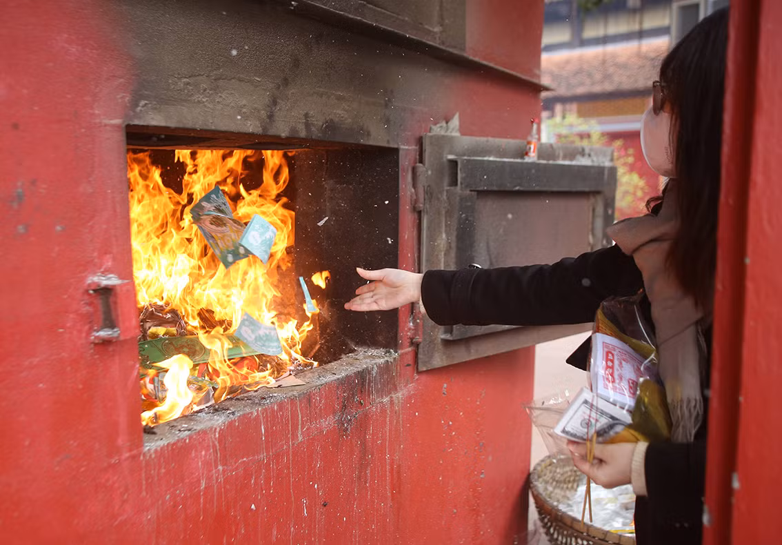 Khu vực hoá vàng cũng được yêu cầu hạn chế tập trung đông người.