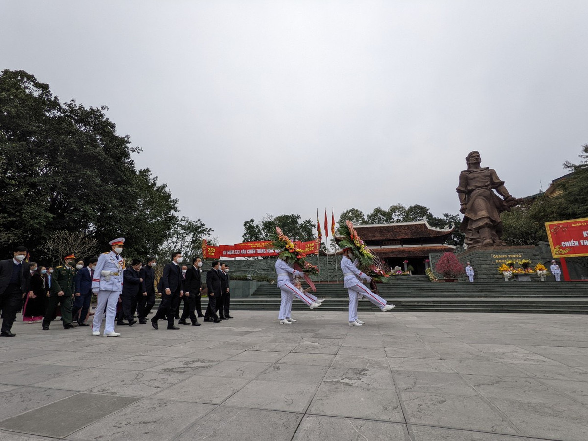 Để hạn chế tập trung đông người, Hội Gò Đống Đa năm nay chỉ mở cửa để người dân vào dâng hương.
