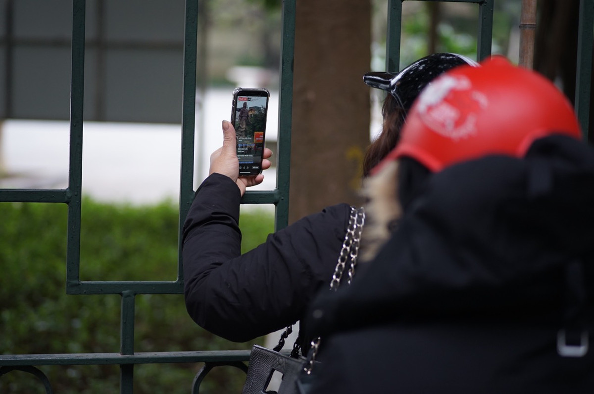 Không được theo dõi phần Hội, nhiều người tỏ ra tiếc nuối khi một nét văn hoá của người dân Thủ đô bị ảnh hưởng bởi dịch COVID-19.