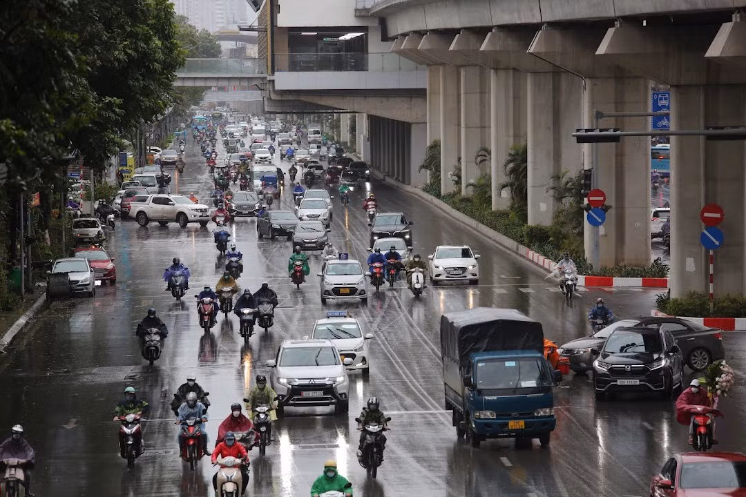 Các tuyến đường ngày thường luôn ùn tắc bỗng vắng vẻ do người dân không có nhu cầu ra đường.